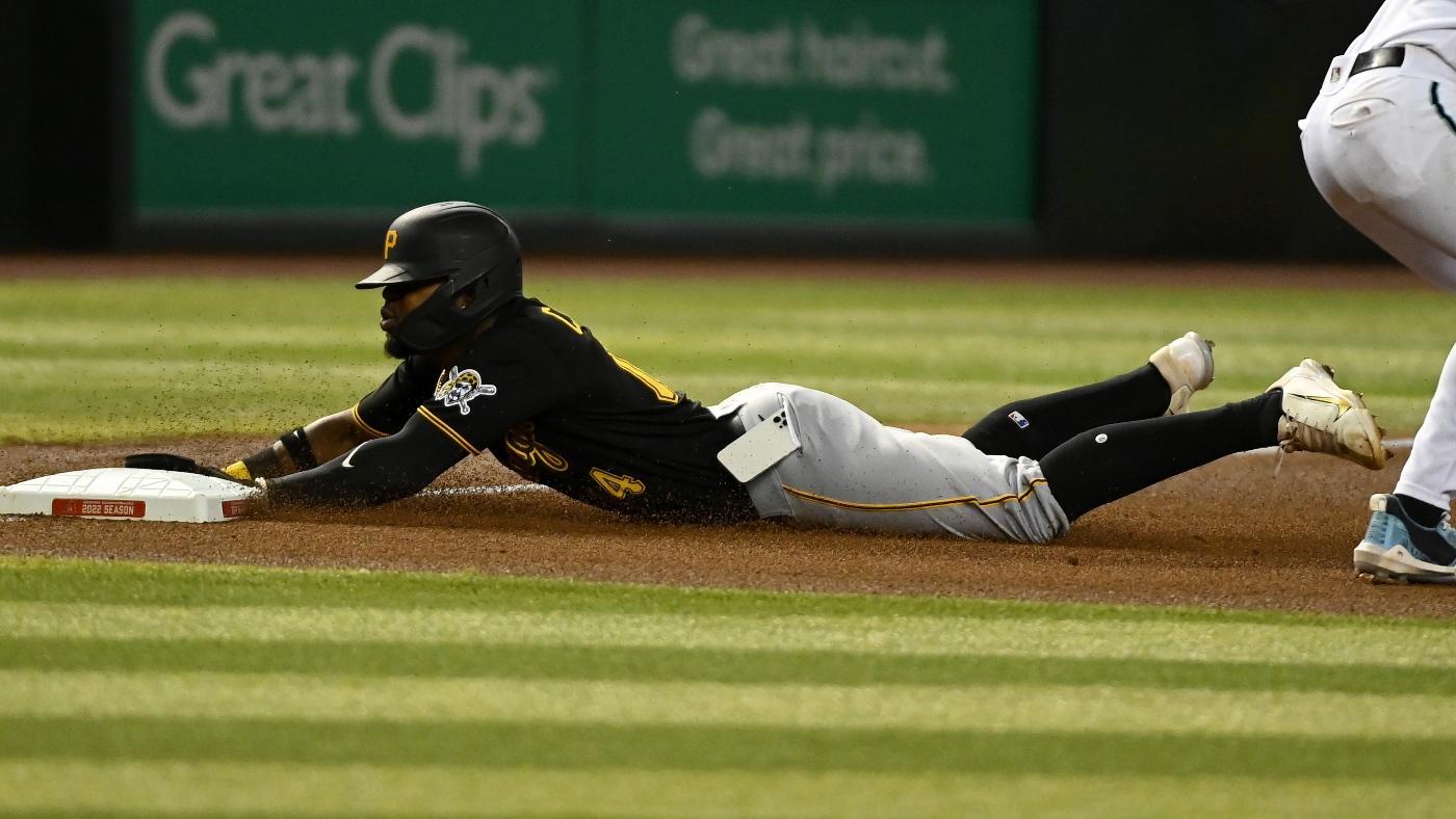 WATCH: Pirates' Rodolfo Castro loses cell phone sliding into third base during game