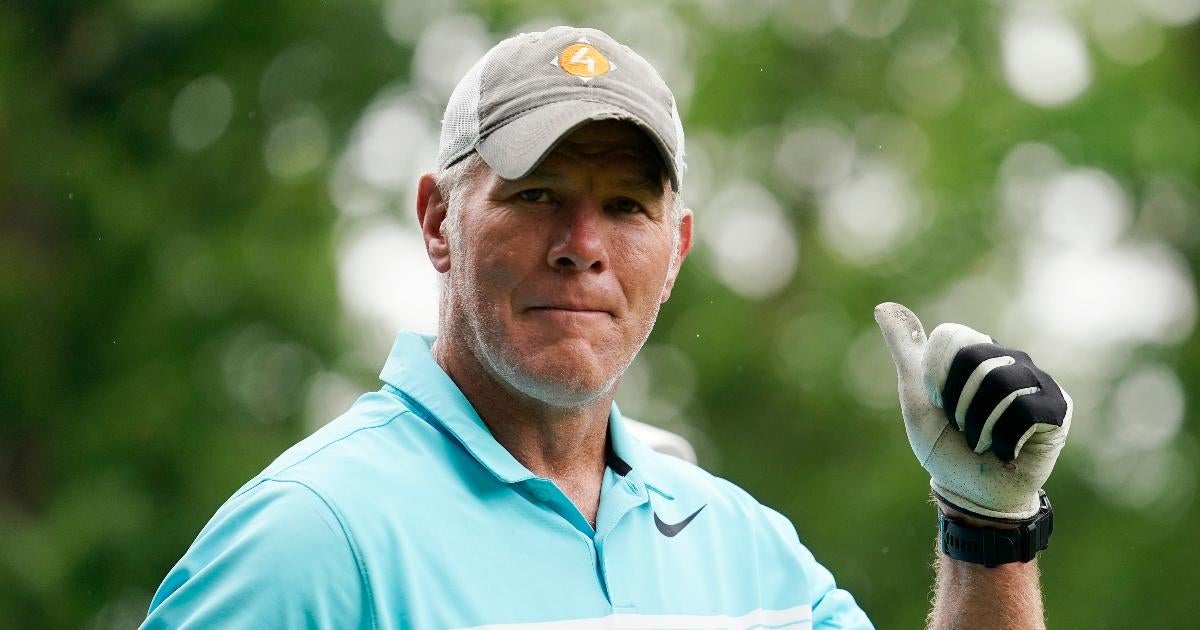 Brett Favre Says He Suffered 'Thousands' of Concussions in NFL Career.jpg