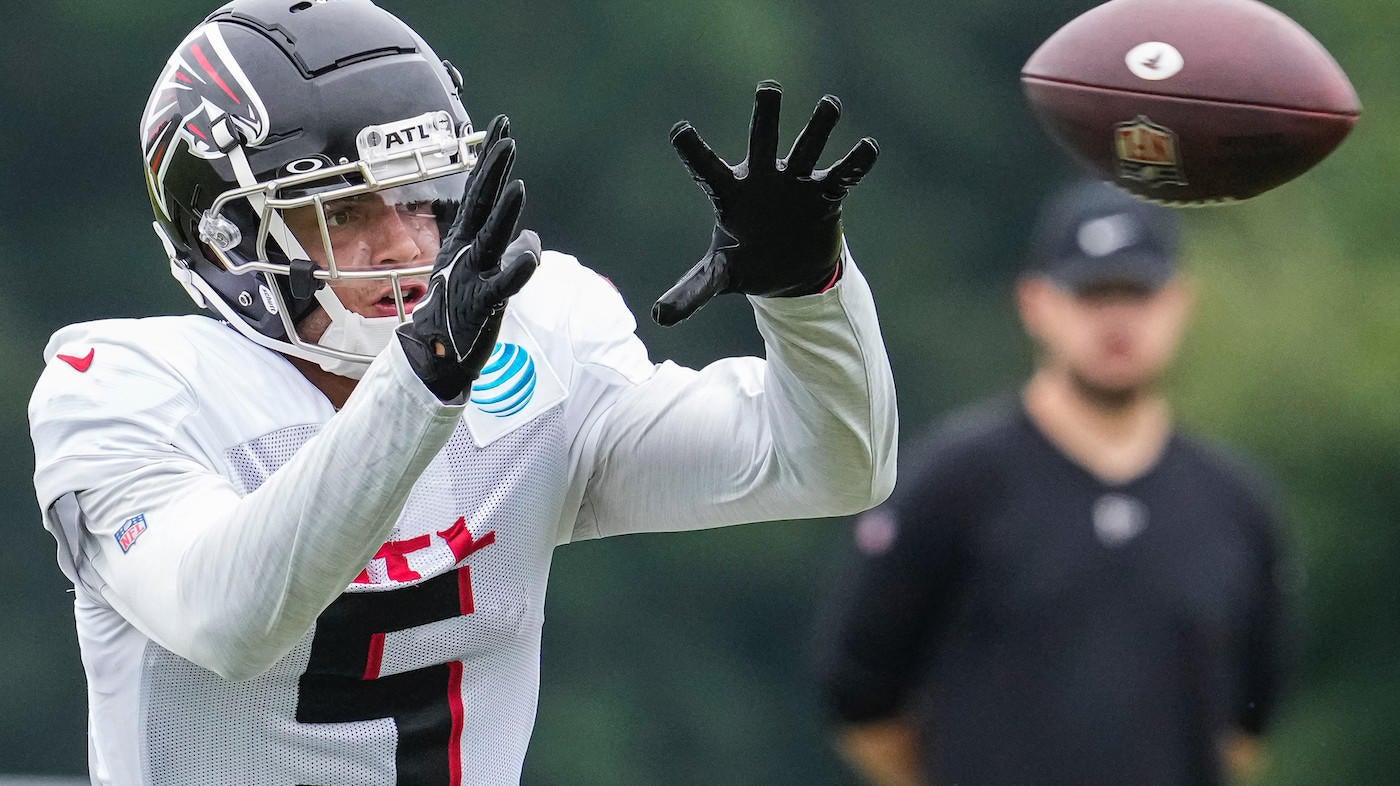 Falcons first round receiver Drake London leaves preseason opener with knee injury