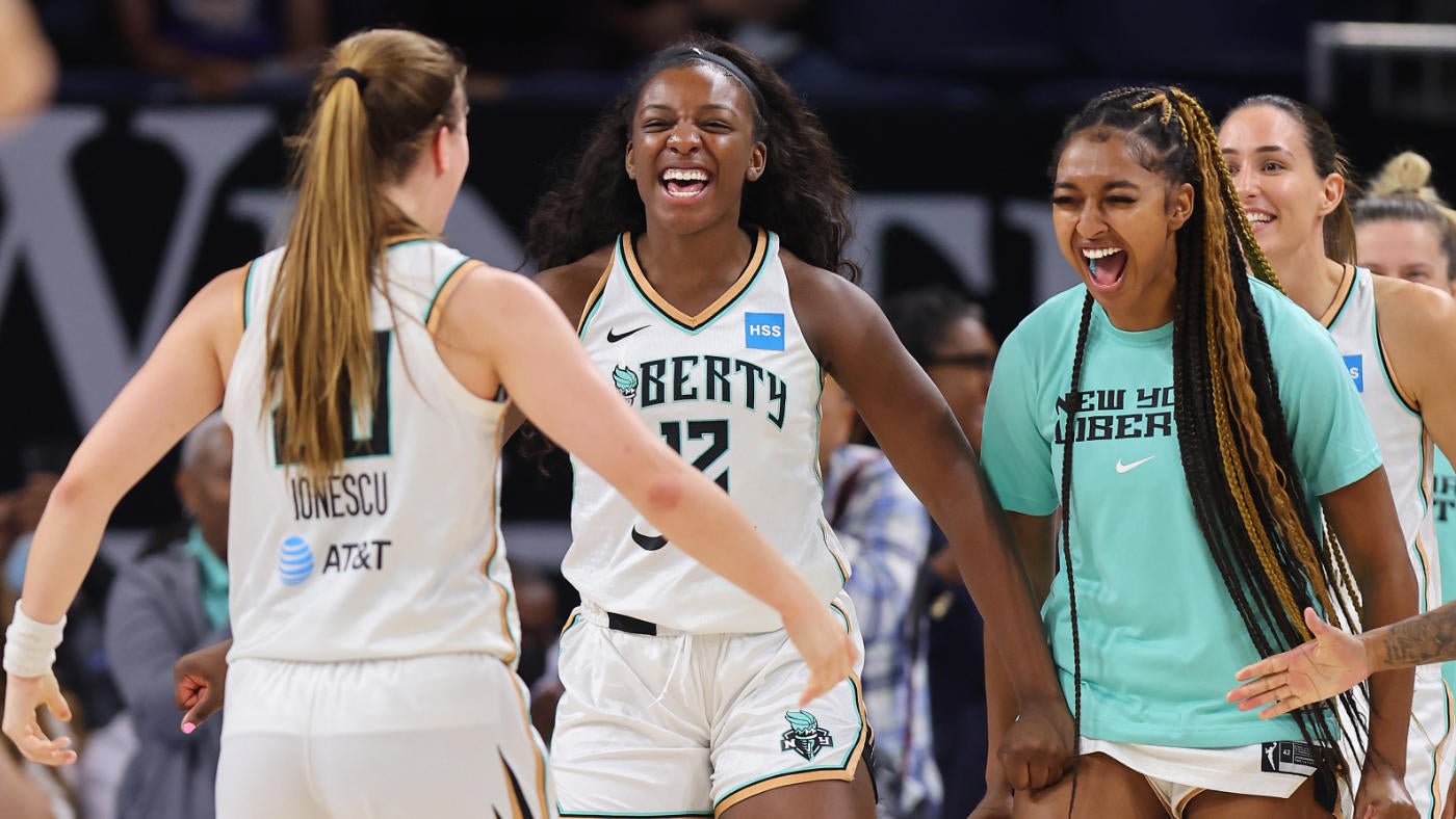 2022 WNBA playoffs: Sabrina Ionescu, Liberty stun Sky in Game 1 with fourth-quarter comeback thumbnail
