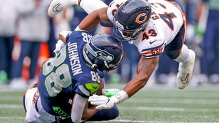 Seahawks QB Geno Smith suffers knee bruise in preseason game vs. Bears,  sits out second half with ice wrap 