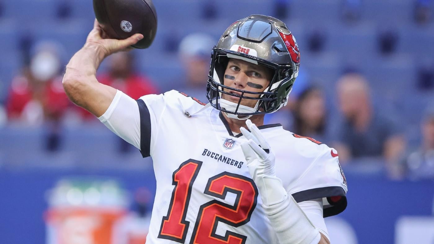 Tom Brady shares outside criticism of his depleted O-line with Bucs' linemen: 'I hope they take it to heart'