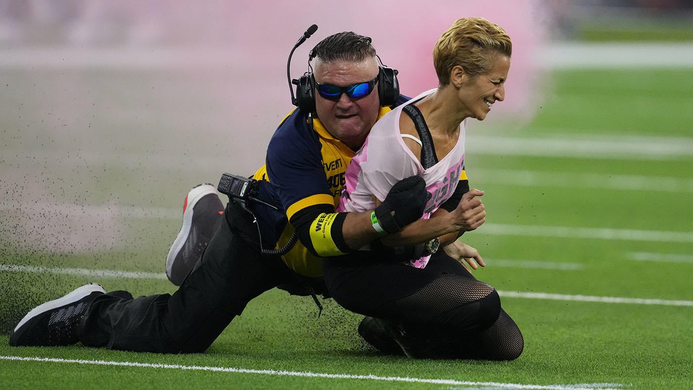 Animal rights activists run on field, disrupt Bills vs. Rams NFL season opener