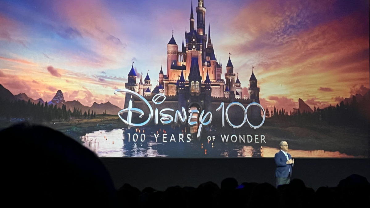 Hãy cùng chúng tôi đón kỷ niệm 100 năm Disney bằng những hình ảnh đậm chất cổ điển, lôi cuốn và thật truyền cảm hứng. Không những là một phần lịch sử văn hóa giải trí, Disney còn mang đến cho bạn niềm vui, sự kì diệu và cả những bài học quý giá. Hãy để bản thân mình ngập tràn trong thế giới kỳ diệu của Disney nhé!