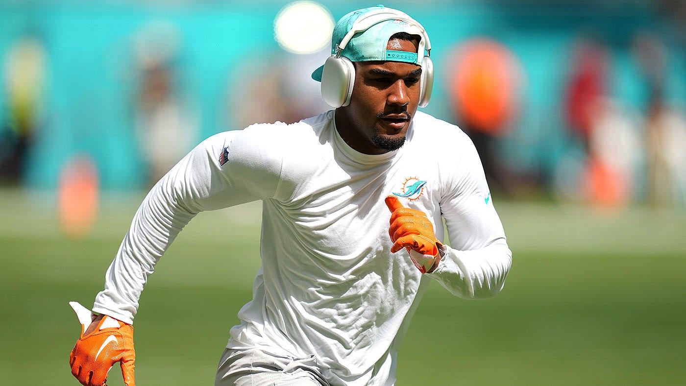 usatsi 19027606 jaylen waddle dolphins wr pregame 2022 1400