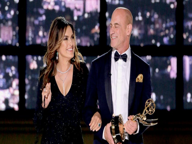 Mariska Hargitay and Christopher Meloni Get up Close and Personal at 2022 Emmys