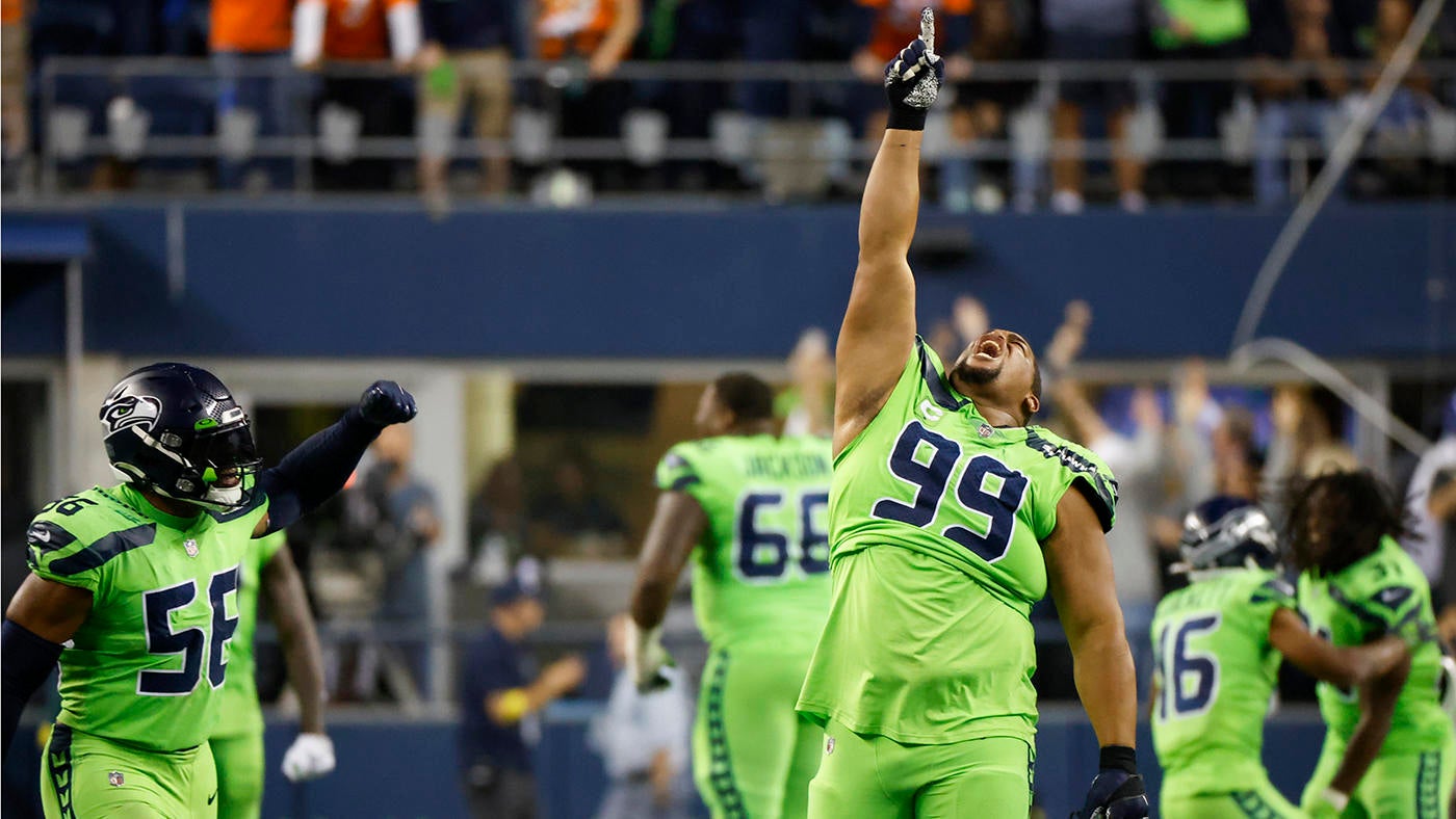 Peyton Manning nearly lost his mind watching the Broncos during final minute of shocking loss to Seahawks