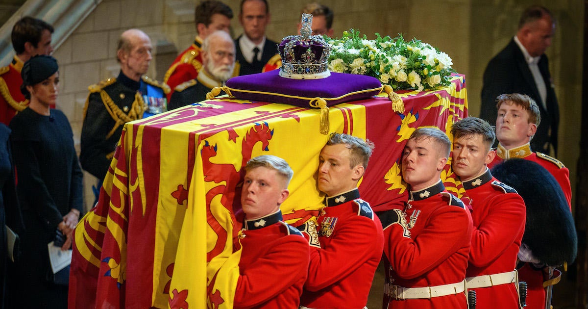 The Coffin Carrying Queen Elizabeth II Is Transferred From Buckingham Palace To The Palace Of Westminster