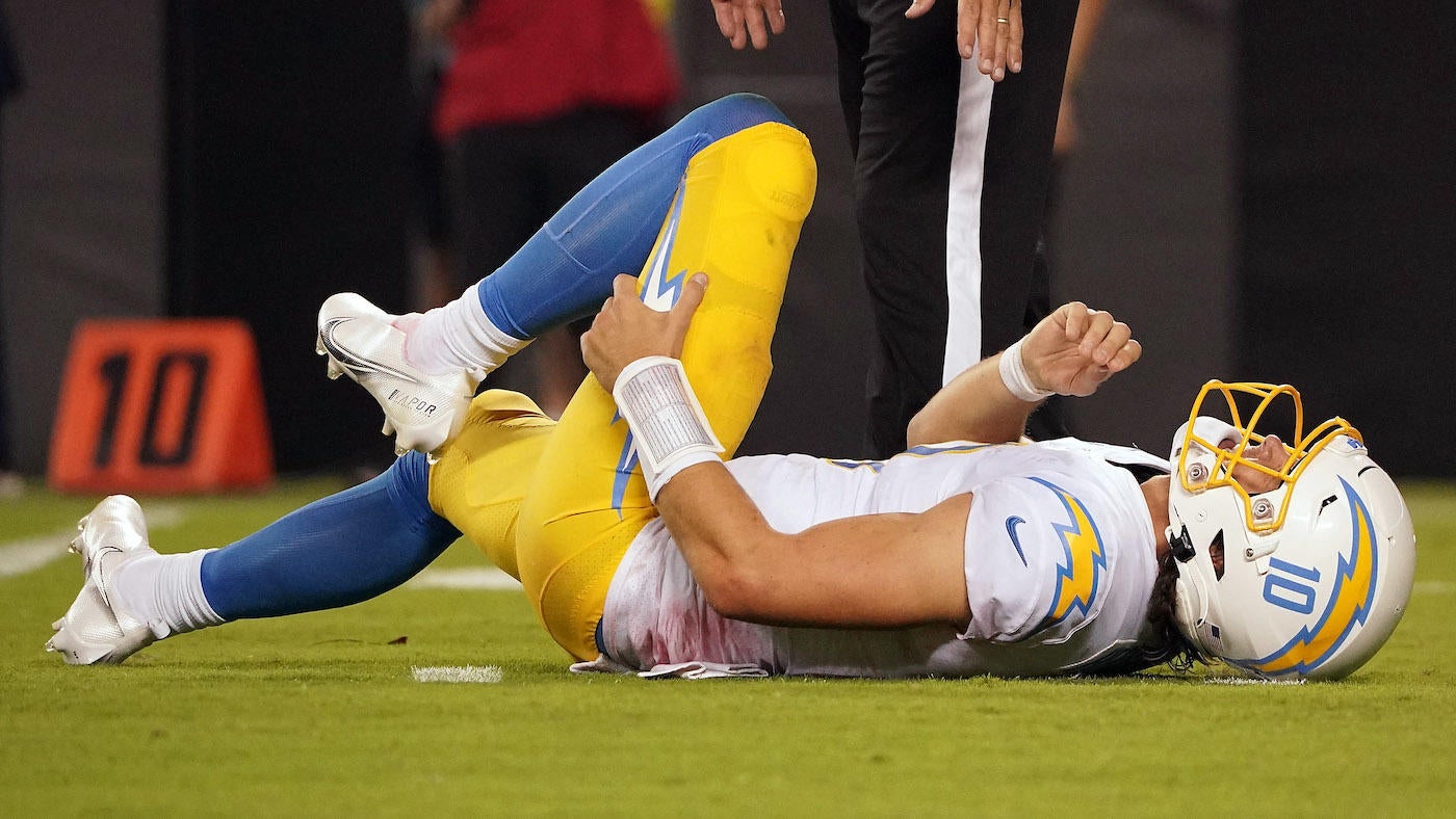 Chargers' Justin Herbert suffered fracture to rib cartilage in loss to Chiefs, considered day to day