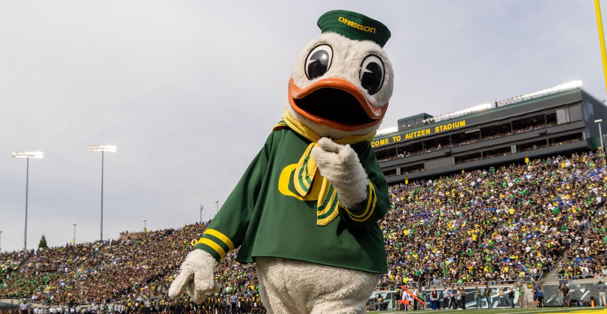 U. of Oregon apologizes for 'despicable chants' at football game