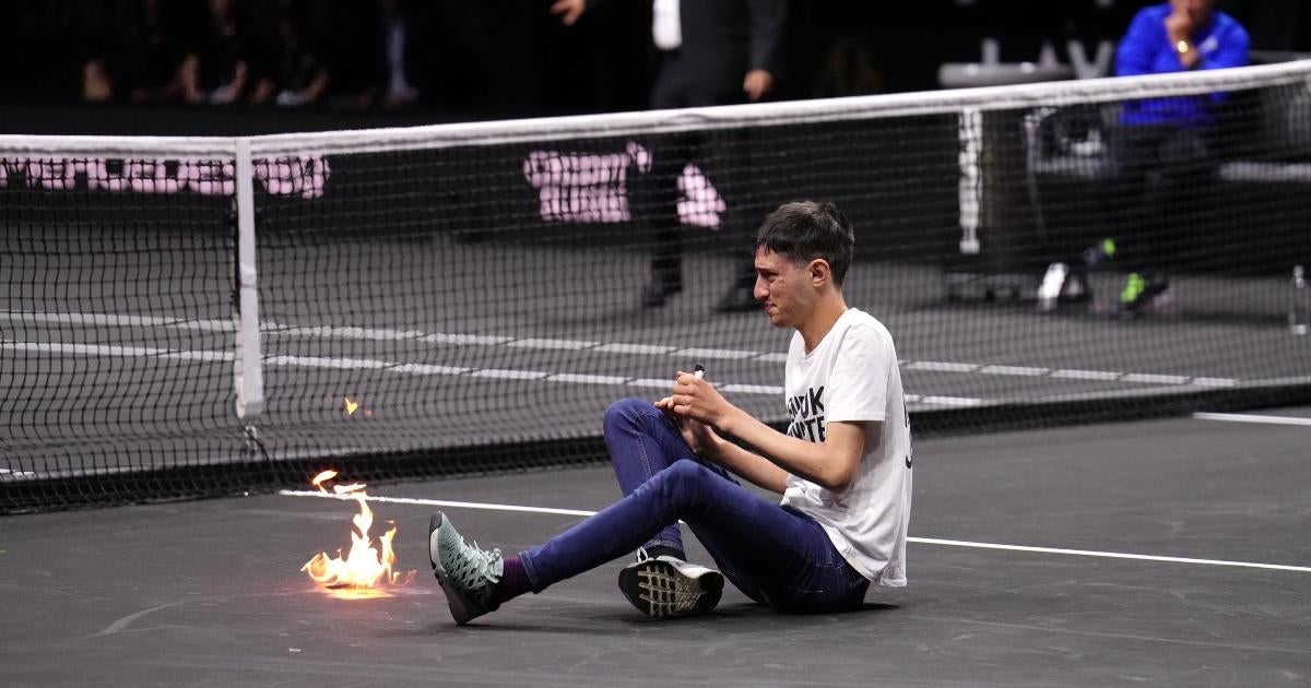 Laver Cup Protester Lights Arm on Fire Hours Ahead of Roger Federer's Last-Ever Match.jpg