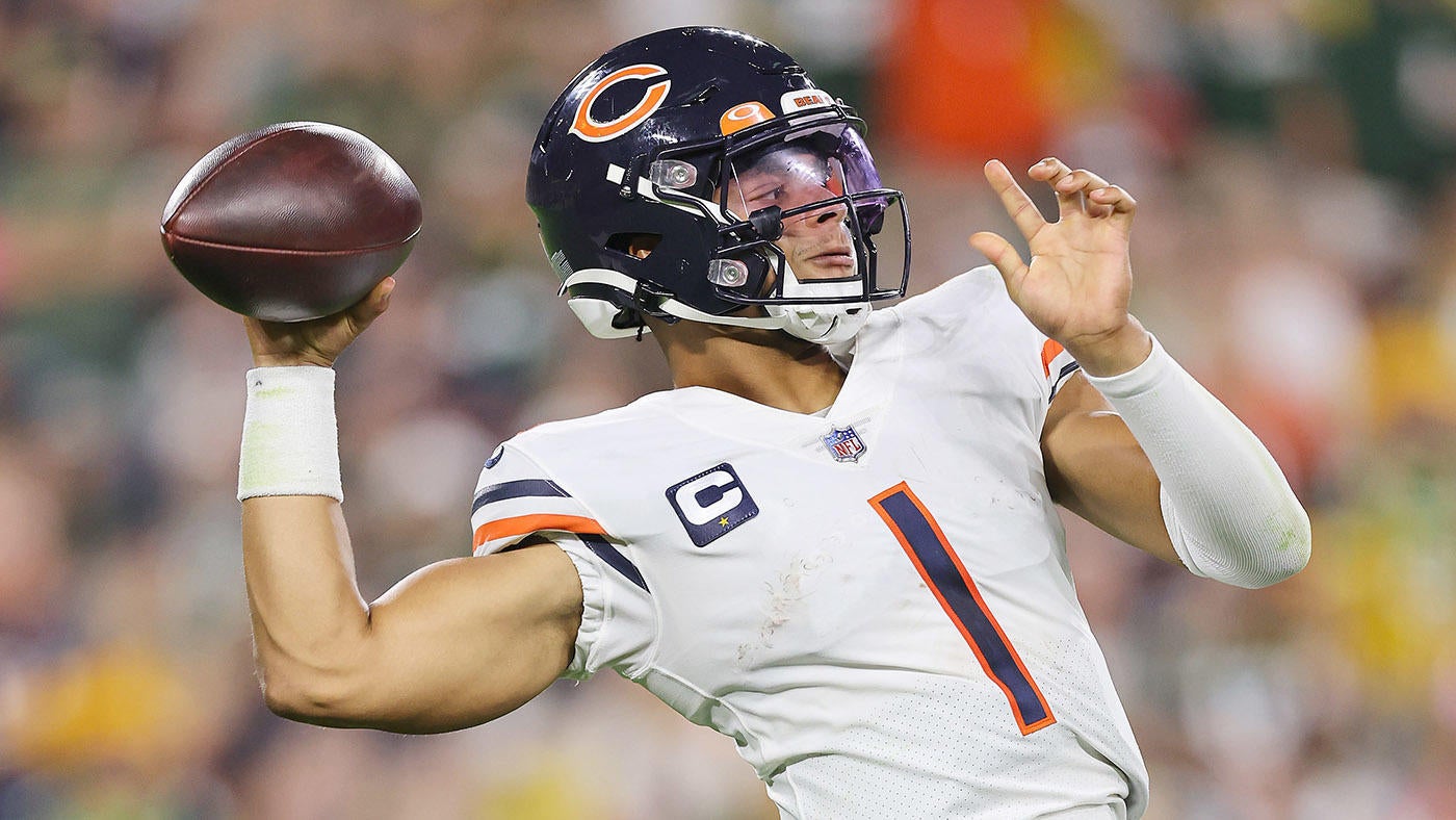 Bears' Justin Fields expected to throw more going forward after completing just 15 passes in first two weeks