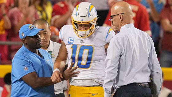 Los Angeles Chargers v Kansas City Chiefs