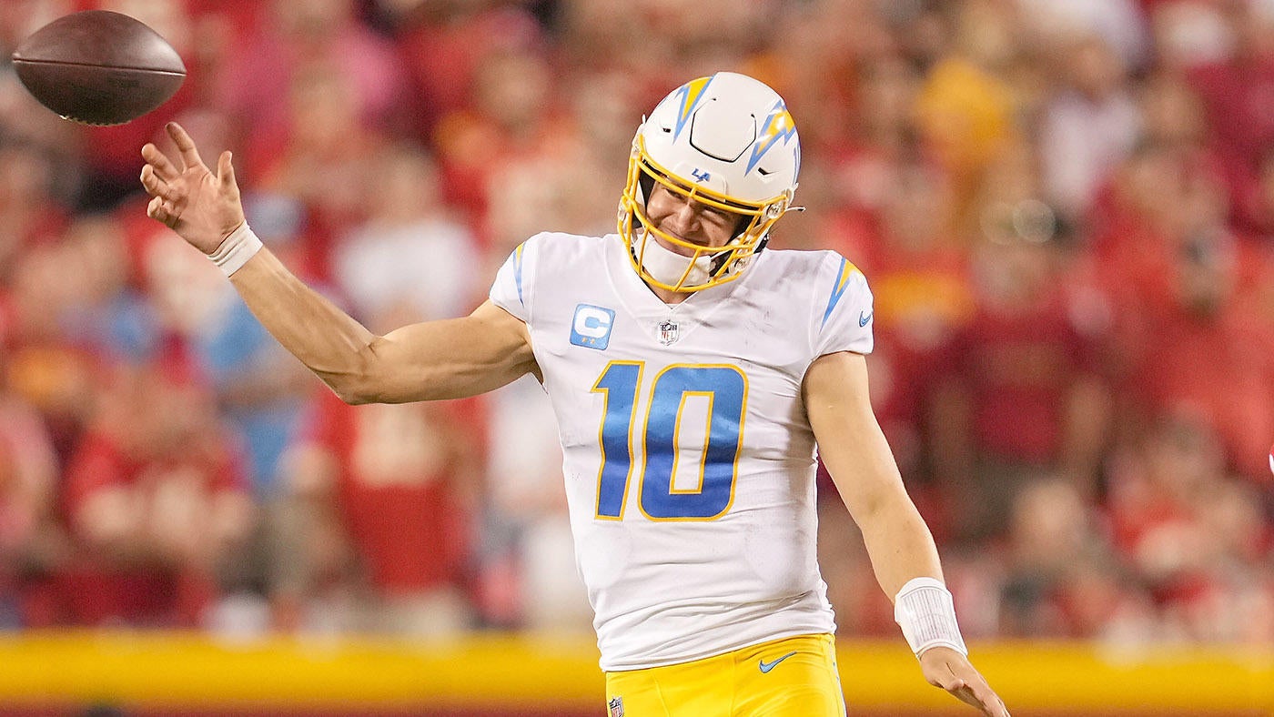 Chargers urging Justin Herbert to take 'long view' in deciding to play with rib injury, per report