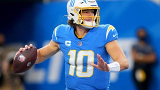 Chargers QB Justin Herbert not expected to miss time despite broken middle  finger on left hand