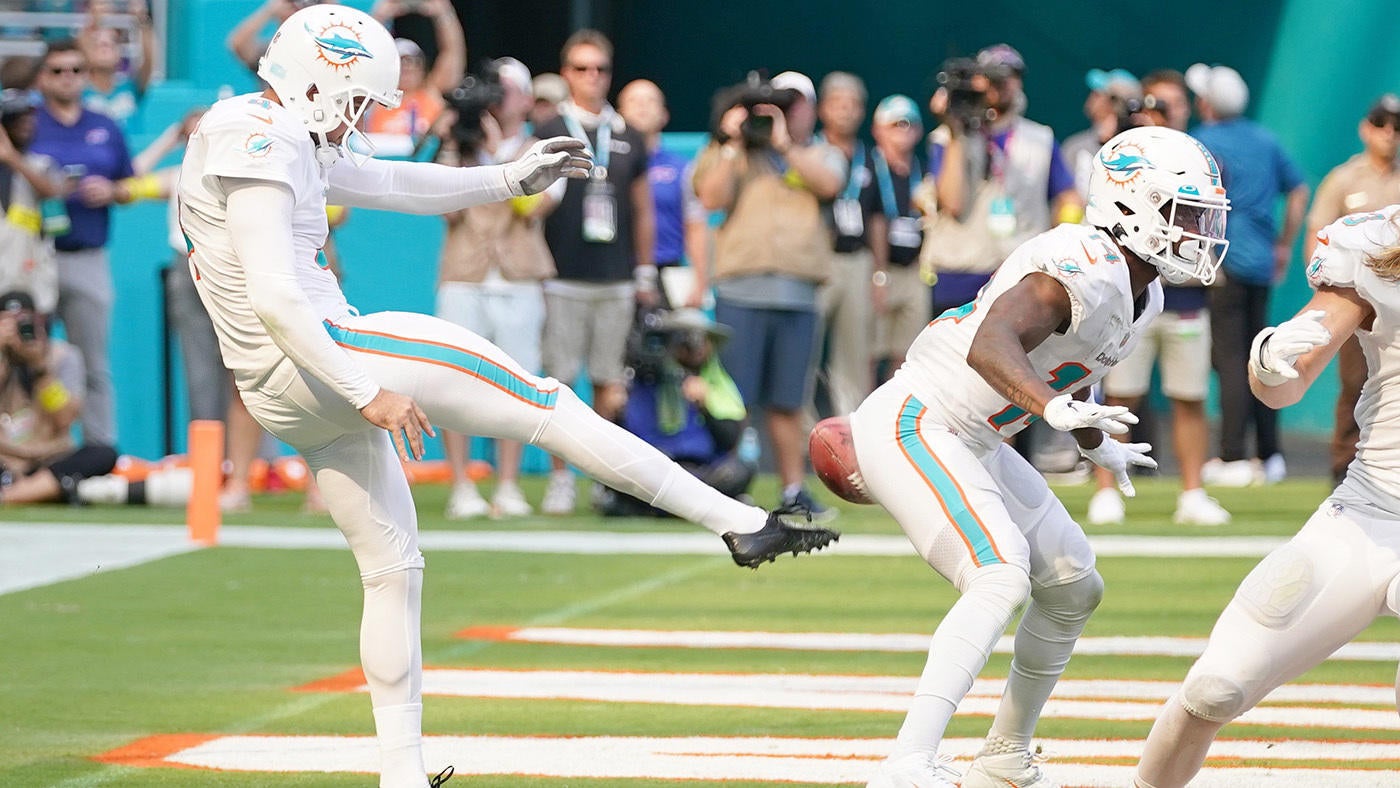 Dolphins overcome 'butt punt' safety to upset Bills, take over first place in AFC East with 3-0 record