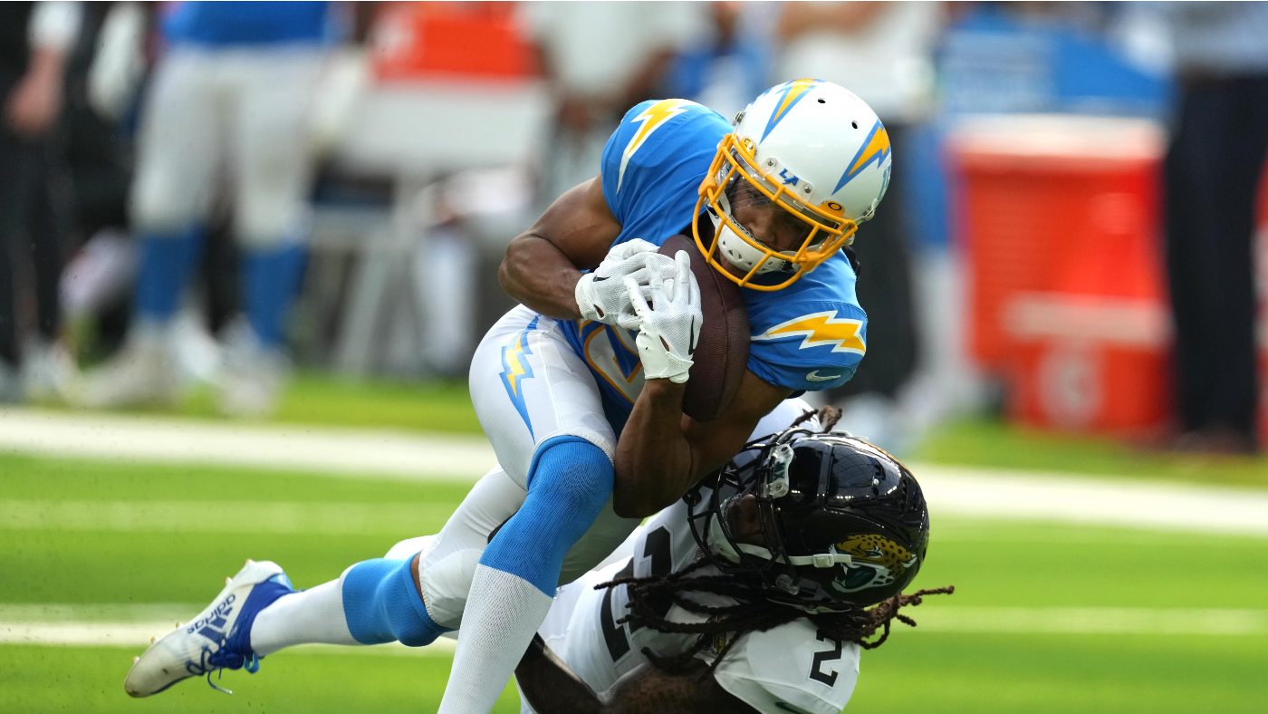Chargers' Jalen Guyton to miss remainder of 2022 season after tearing ACL, per report