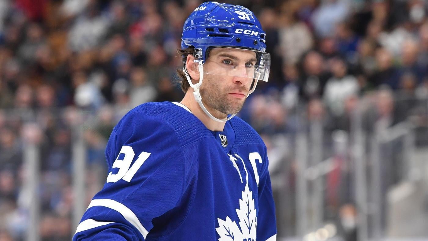 Maple Leafs captain John Tavares out three weeks with oblique strain