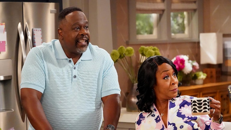 'The Neighborhood': Tichina Arnold and Cedric the Entertainer on Season 5, Their Hilarious Chemistry (Exclusive)