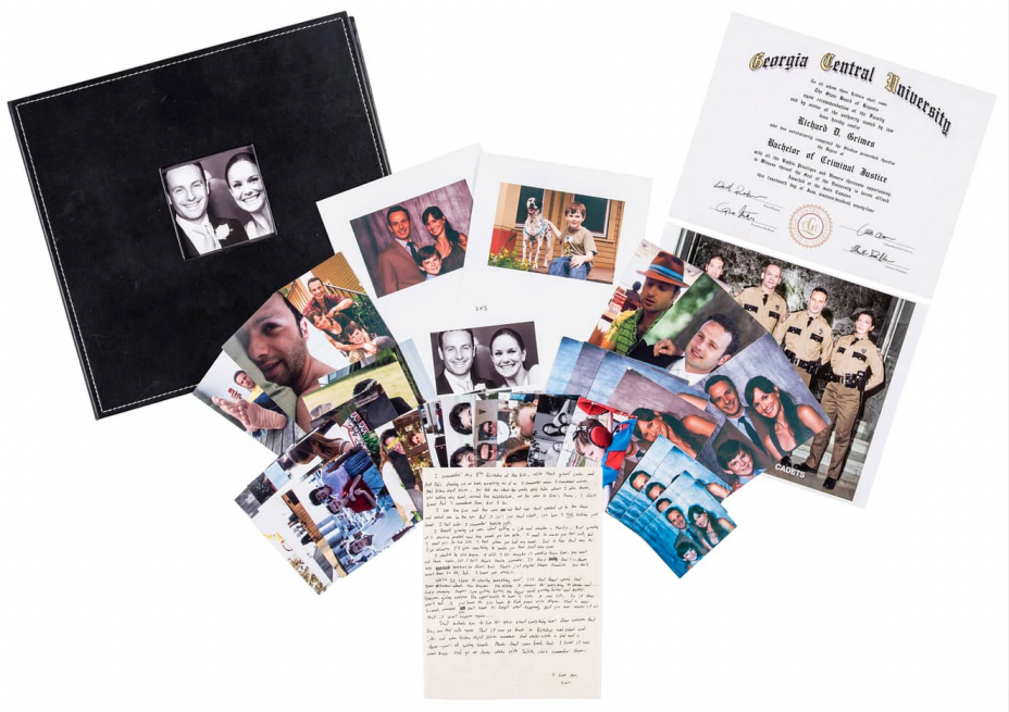 the-walking-dead-rick-grimes-family-photo-album.png the-walking-dead-rick-grimes-family-photo-album.png