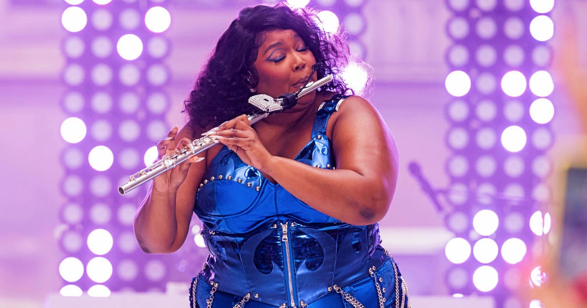Lizzo's Performance With James Madison's Crystal Flute Led to Ridiculous Outrage.jpg