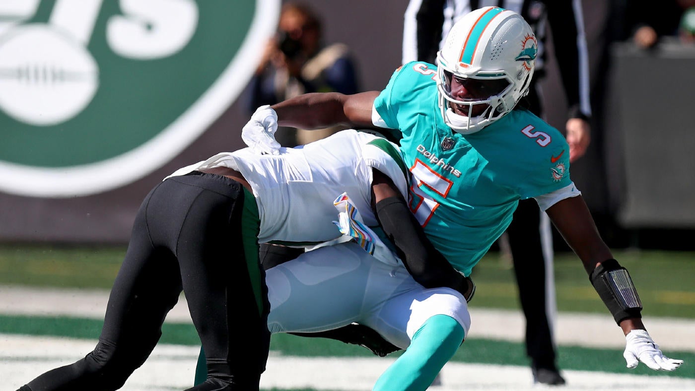 Dolphins' Teddy Bridgewater hurts elbow and suffers potential head injury, ruled out for Week 5 vs. Jets
