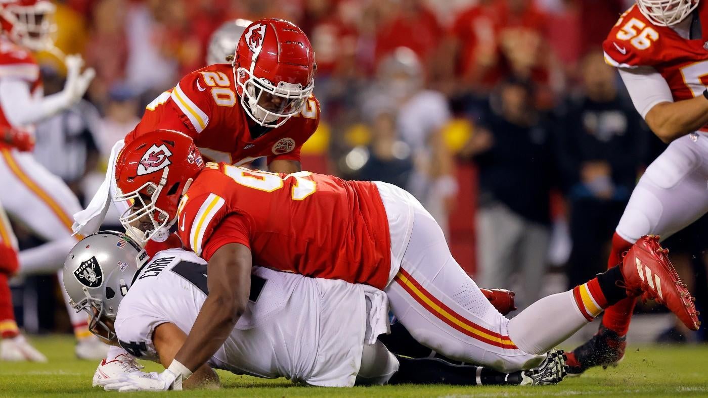 Chiefs-Raiders roughing-the-passer controversy: NFL world reacts to shocking call on Chris Jones