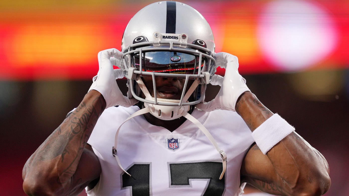 Photographer shoved by Raiders' Davante Adams after Monday night loss to Chiefs files police report