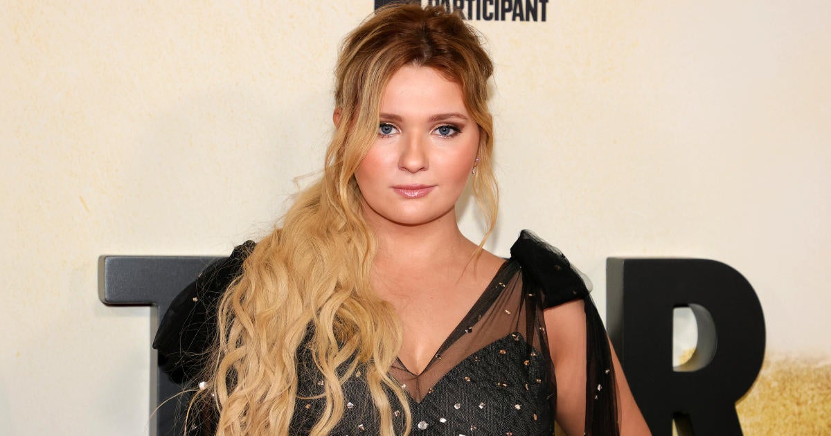 'Little Miss Sunshine' Star Abigail Breslin Reveals Domestic Violence ...