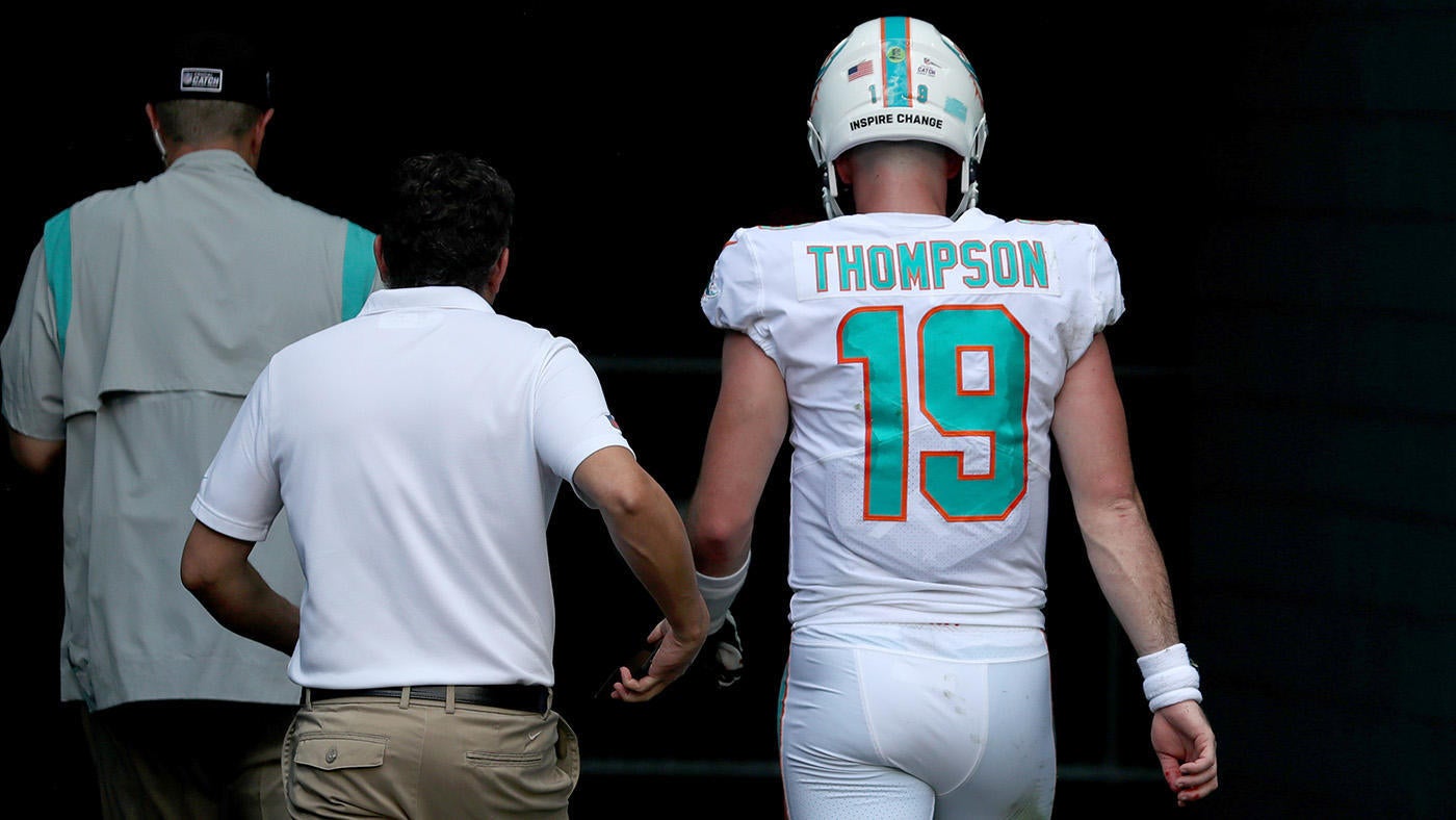 Dolphins' Skylar Thompson exits with thumb injury as Miami QB woes continue; Teddy Bridgewater takes over