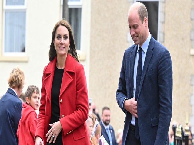 Prince William and Kate Middleton Share Unseen Photo of Queen Elizabeth With Her Grandkids Before Her Death