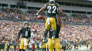 Kenny Pickett of the Pittsburgh Steelers celebrates after scoring a News  Photo - Getty Images