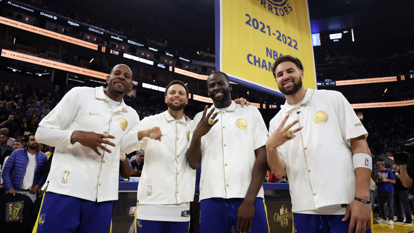 Warriors receive championship rings that pay tribute to Steph Curry's 43-point performance in Game 4 of Finals