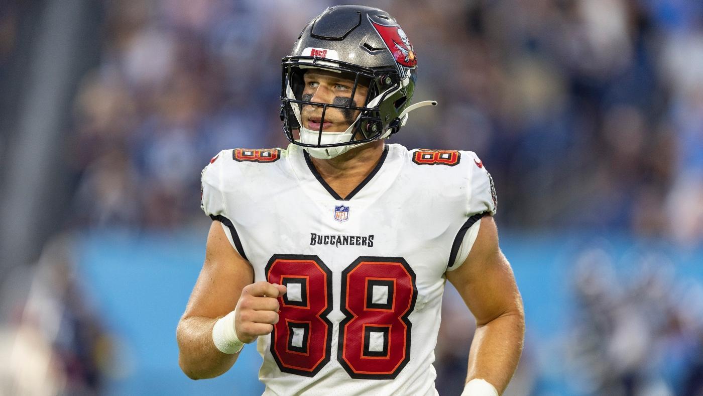 NFL player props, odds, expert picks for Week 7, 2022: Cade Otton goes over 28.5 yards for Tampa Bay