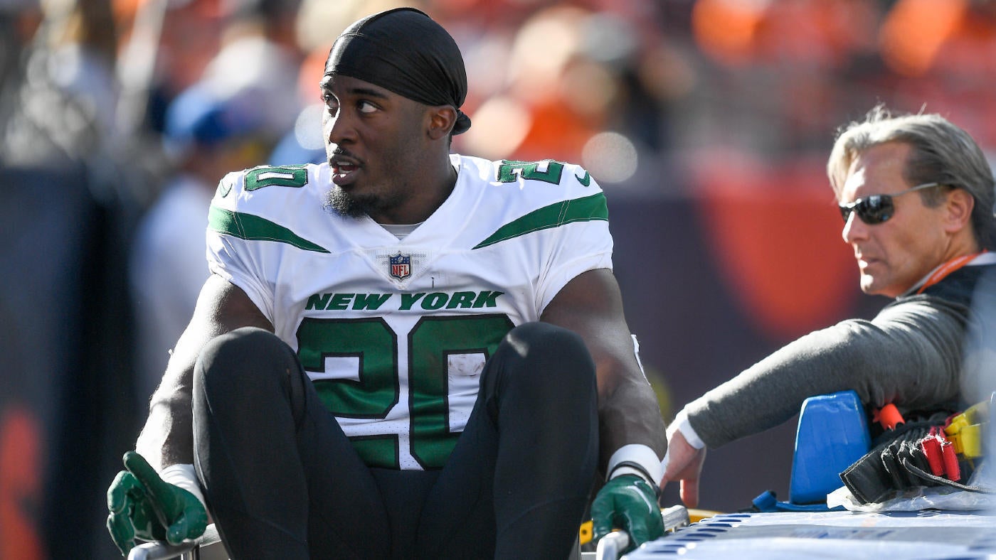 Jets' Breece Hall suffers torn ACL, spoiling promising 2022 season for rookie RB, per report