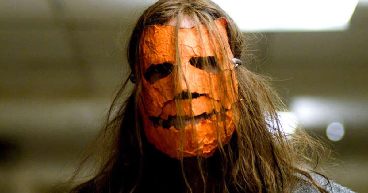 halloween-movie-reboot-2007-michael-myers-mask-rob-zombie