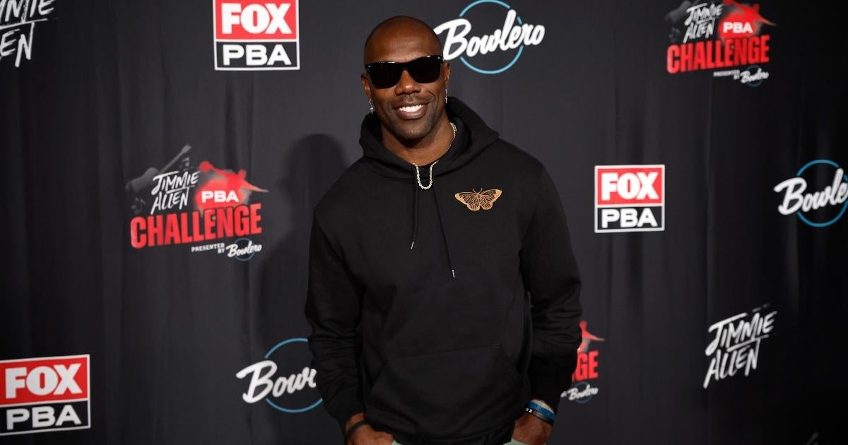 terrell-owens-neighbor-charged-confrontation-nfl-star