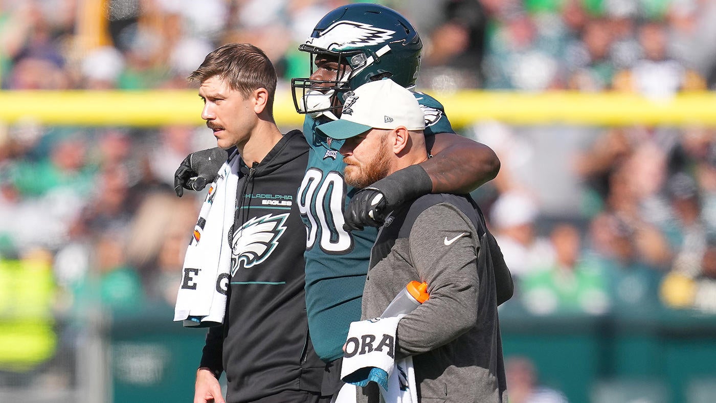 Eagles' Jordan Davis carted off after suffering ankle injury vs. Steelers, ruled out for rest of game