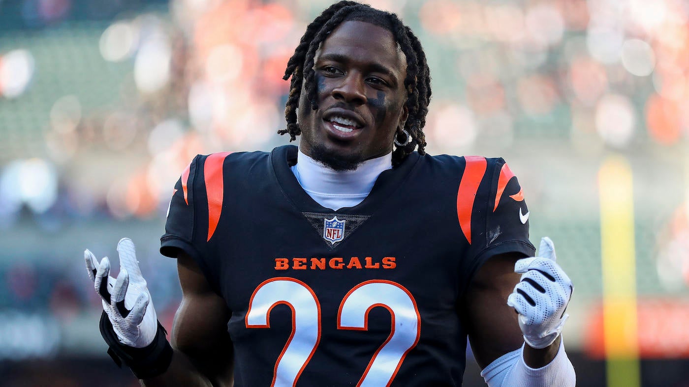 Bengals' Chidobe Awuzie tears ACL in Week 8 loss vs. Browns, per report