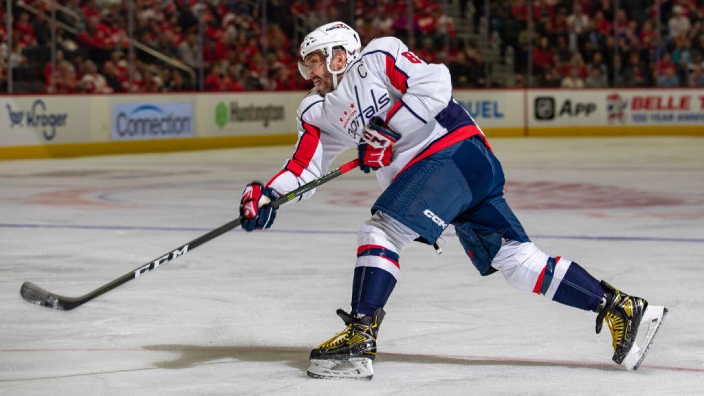 Alex Ovechkin dari Capitals mengikat rekor Gordie Howe untuk gol terbanyak yang dicetak dengan satu tim NHL