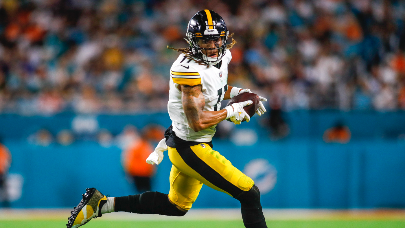https://sportshub.cbsistatic.com/i/2022/11/04/52978190-2649-4314-854c-d0c7367a4f2b/claypooldolphins.png
