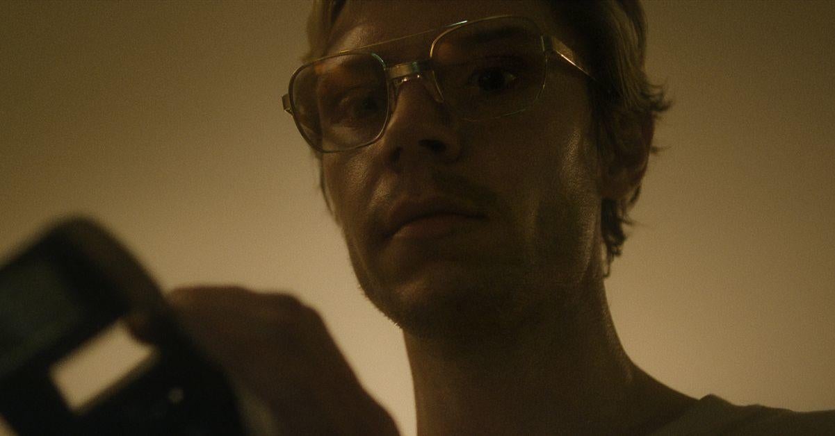 netflix-dahmer-evan-peters.jpg