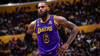 Lakers lose to Clippers as LeBron James exits due to injury