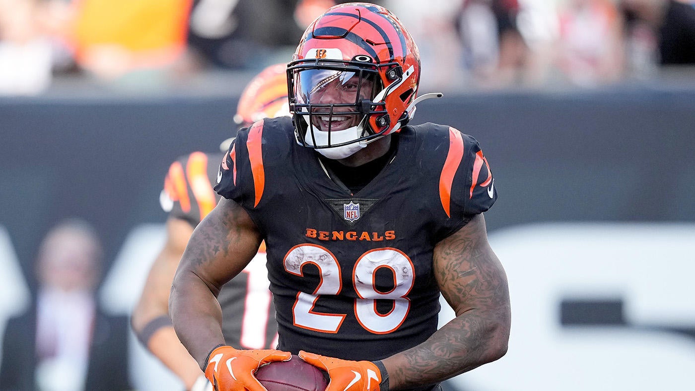 Joe Mixon breaks Bengals record, makes NFL history with five TDs vs. Panthers