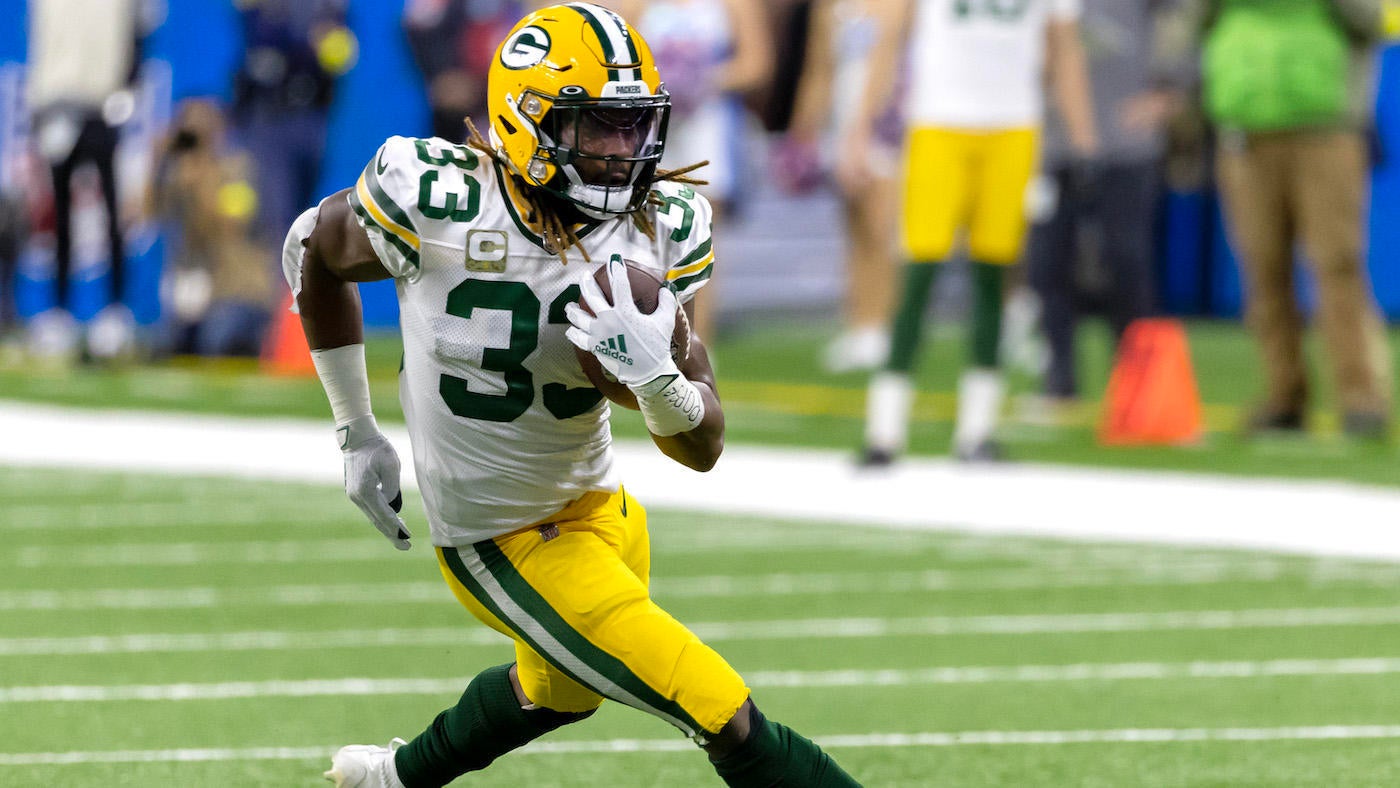 Packers' Aaron Jones taking pay cut to stay with Green Bay next season, per report