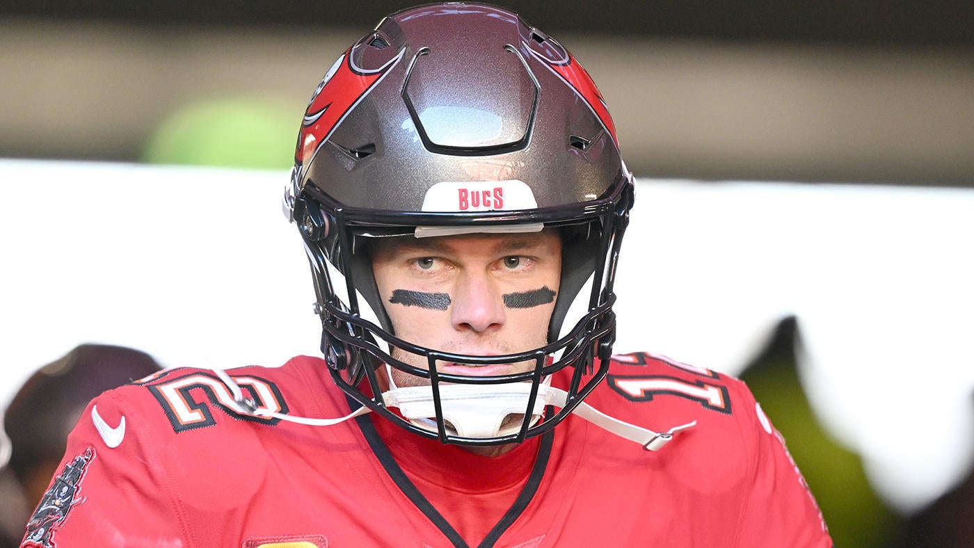 LOOK: Buccaneers' pass play for Tom Brady goes horribly wrong, leads to Seahawks interception in Germany game