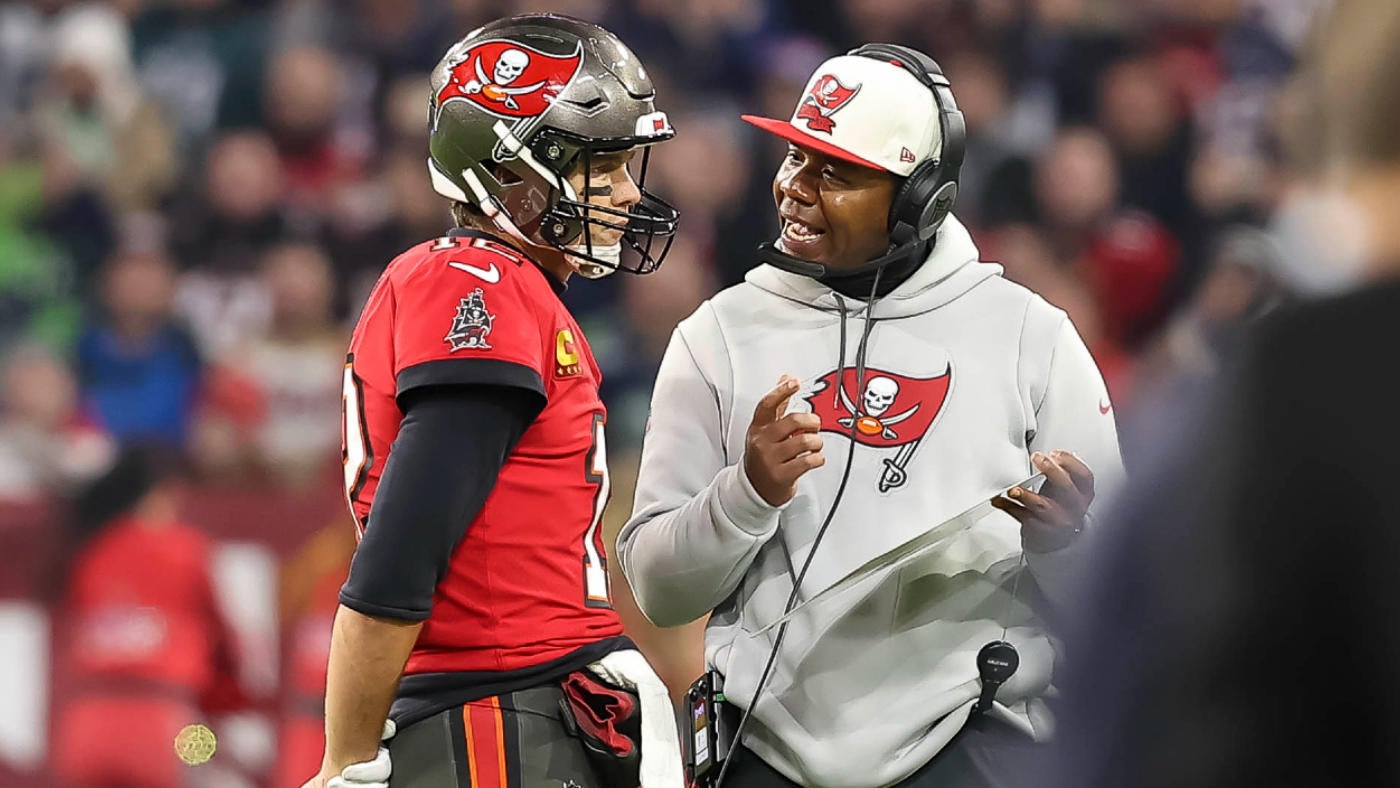 Five wildest moments from NFL Week 10: Tom Brady is not a receiver, plus Vikings-Bills madness
