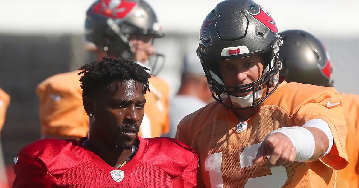 Antonio Brown Shares 2021 Text From Tom Brady, 'Demonstrating Poor