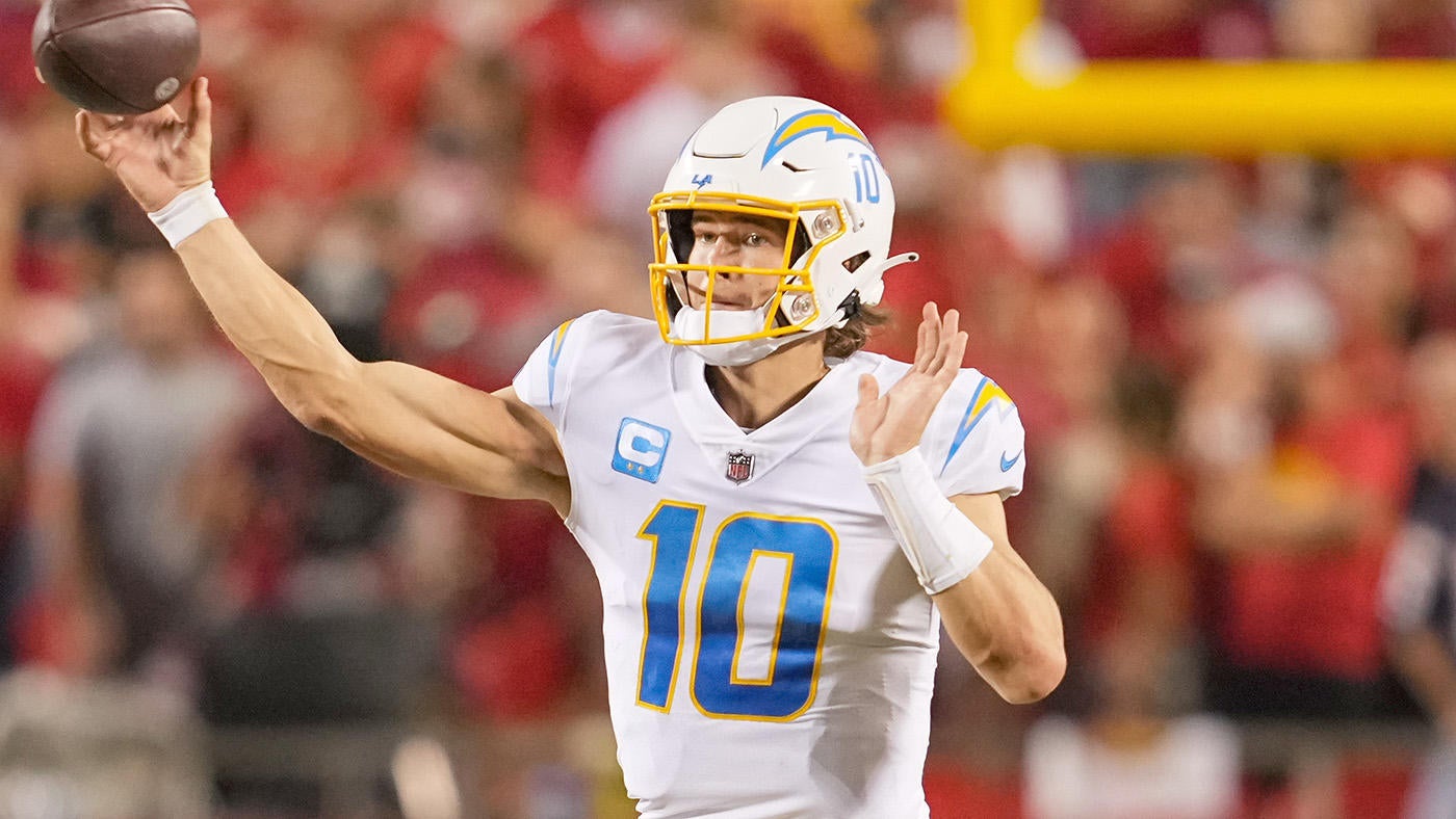 Patrick Mahomes amazed by Justin Herbert's 'special arm talent:' He throws passes no one else in NFL can make