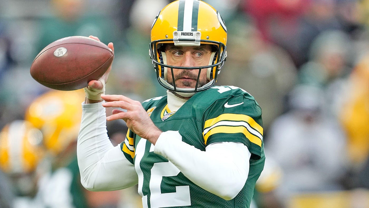 Packers QB Aaron Rodgers has been playing with a broken right thumb since Week 5